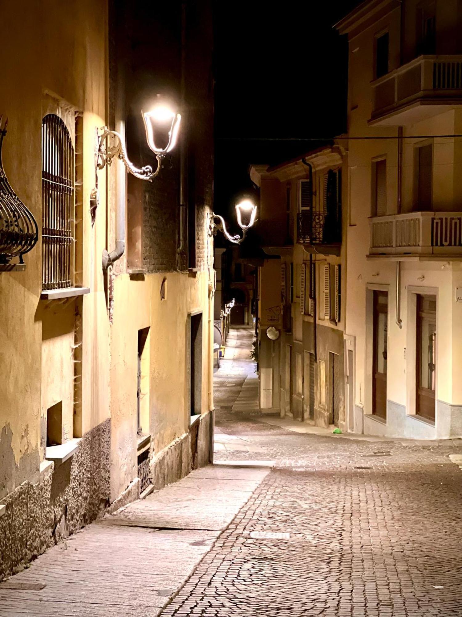 Appartamento In Centro Storico "La Casa Di Cri" Asti Exterior foto